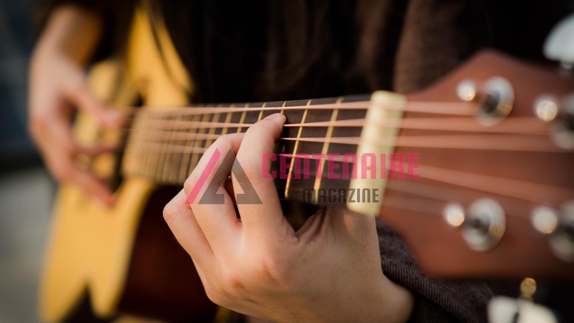Choisir sa guitare de voyage - La Musique est à tout le Monde ! Bienvenue  sur le blog de Woodbrass.