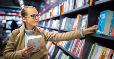 Devenir libraire : missions, salaire et formation