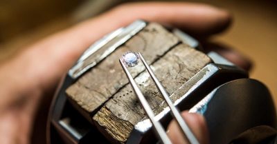 CAP ATBJ – Art et techniques de la bijouterie-joaillerie option bijouterie sertissage : durée, programme…